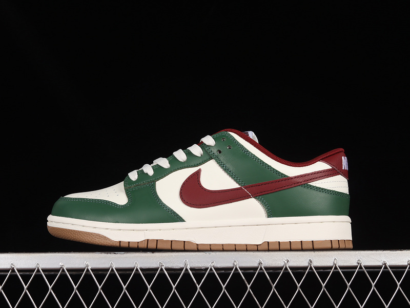 dunk 270 FB7160 161 SB DUNK LOW GORGE GREEN WHITE TEAM RED GUM MEDIUM BROWN UNISEX 36 47.5 62