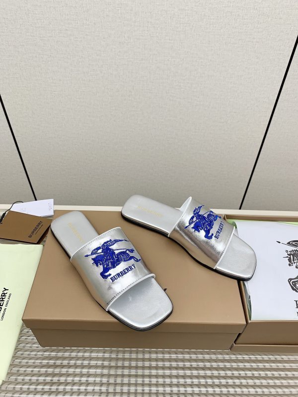 Burberry Women shoes -Burberry 026C510