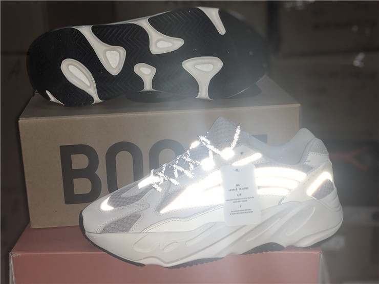 yeezy 700 Y eezy 700 V2. Size 36 US5 46 US12 8821