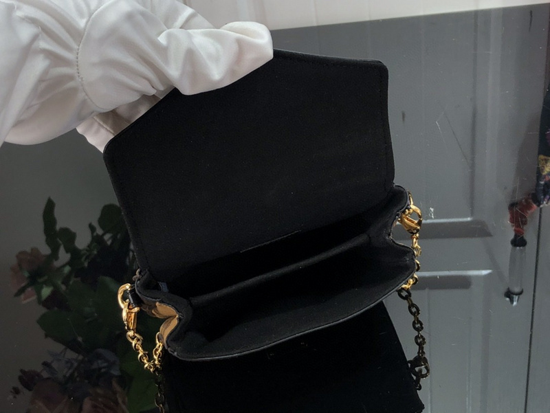 purses LV MICRO METIS M812670902