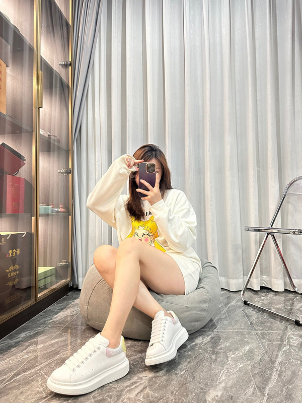 karl lagerfeld Alexander McQUEEN 120USD with free shippingEA94