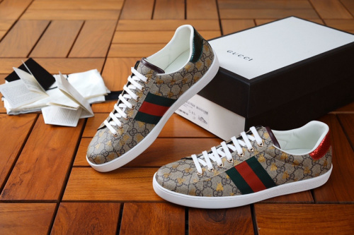 GUCCI SHOES GUCCI Men's Ace GG Supreme bees sneaker ‎548950 (170USD)(65E6)