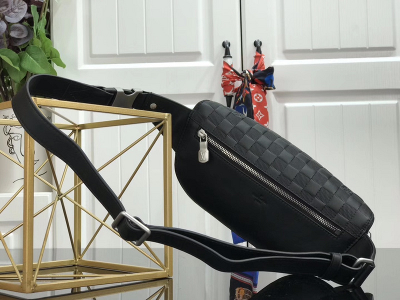 LV Bumbag N40298F(5748)