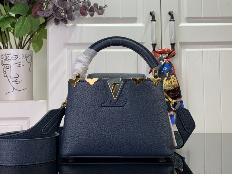 louis vuitton LV Capucines m252312B7A