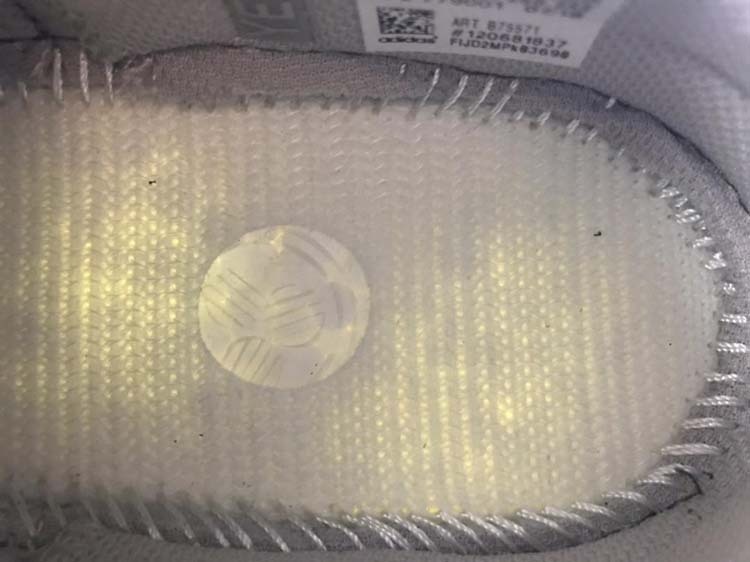 yeezy 700 108 106 117 B75571 GET YEEZY BOOST 700 WAVE RUNNER MGSOGR CWHITE CBLACK UNISEX 36 4