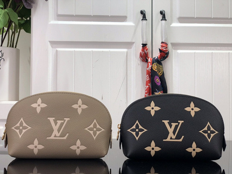 purses LV POCHETTE COSMETIQUE PM M590865B3A