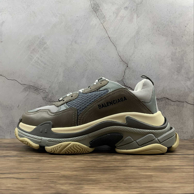 BALENCIAGA TRIPLE S 【470】[BA﹡LEN﹡CIAGA TRIPLE S SNEAKER DADSHOES DARK GREY∕LIGHT GREY∕BEIGE]-[