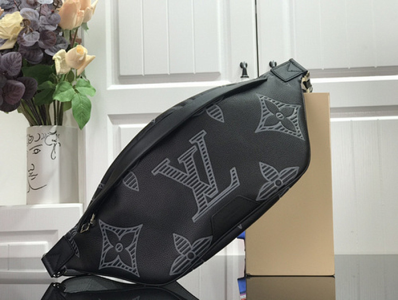 louis vuitton LV DISCOVERY BUMBAG M572896CE2
