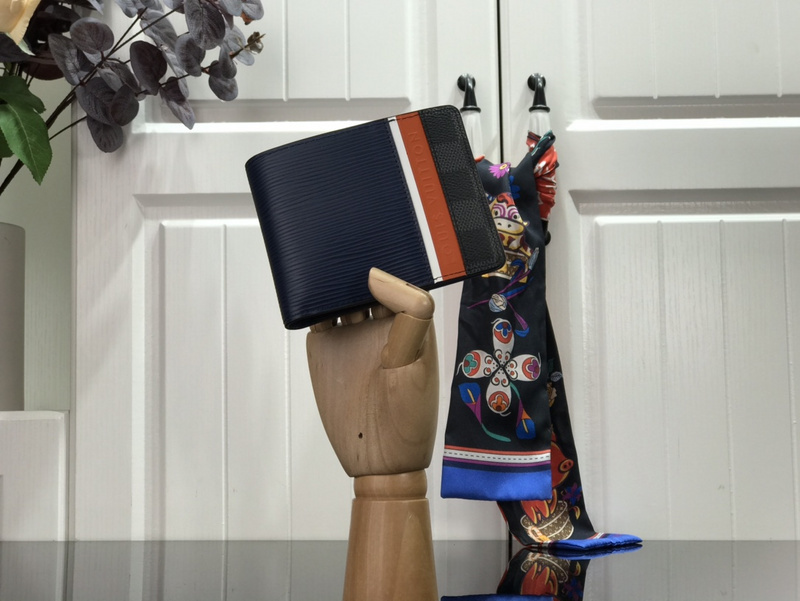 LV MULTIPLE WALLET M69538(D65F)