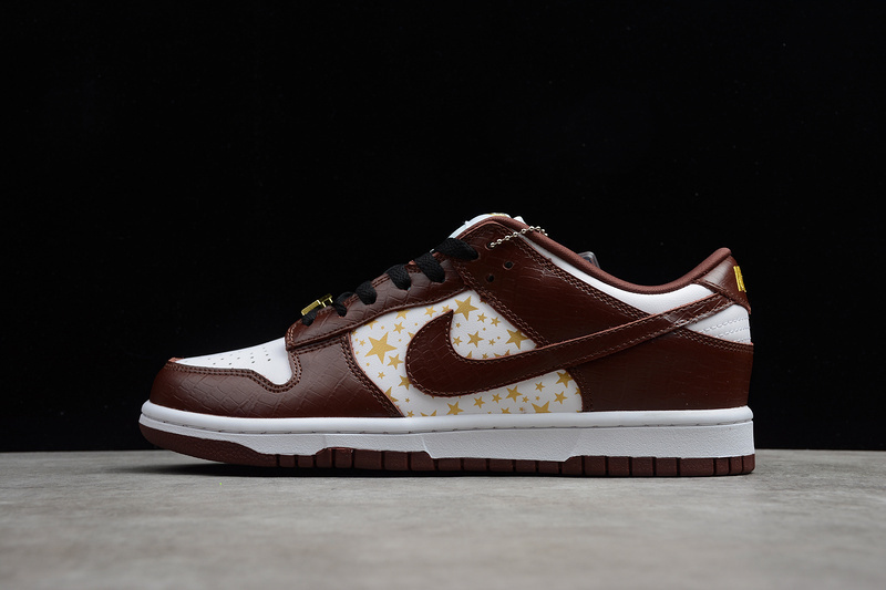 dunk 360 DH3228 103 SUPREME X SB DUNK LOW WHITE METALLIC GOLD BARKROOT BROWN UNISEX 36 47 3FB