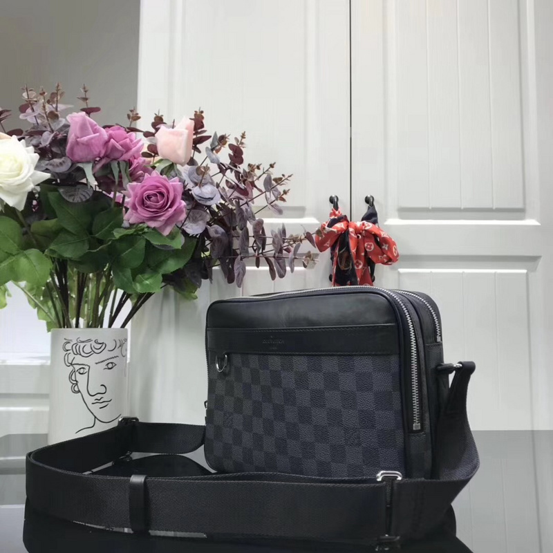 LV TROCADERO MESSENGER NM PM N40087(D916)