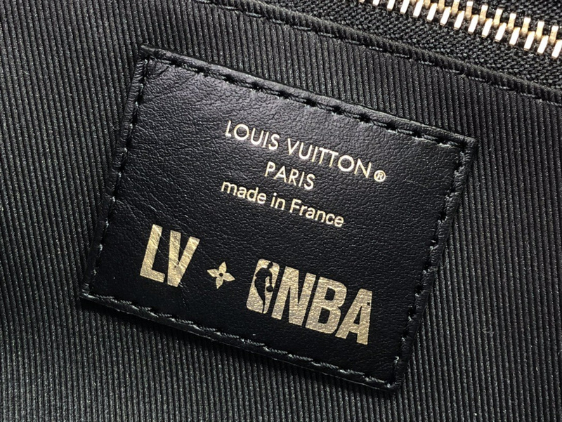 louis vuitton LV DOPP KIT M211068C92