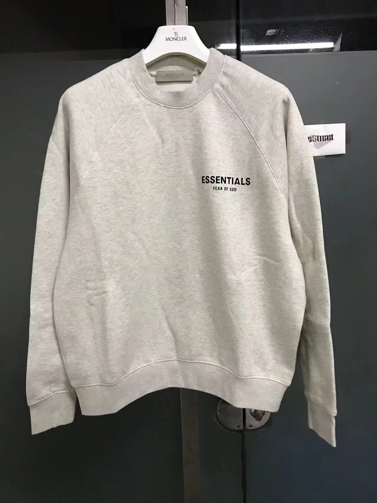 Fear of God FOG307 FEAR OF GOD ESSENTIALS Flocking Logos Sweatshirt(D369)