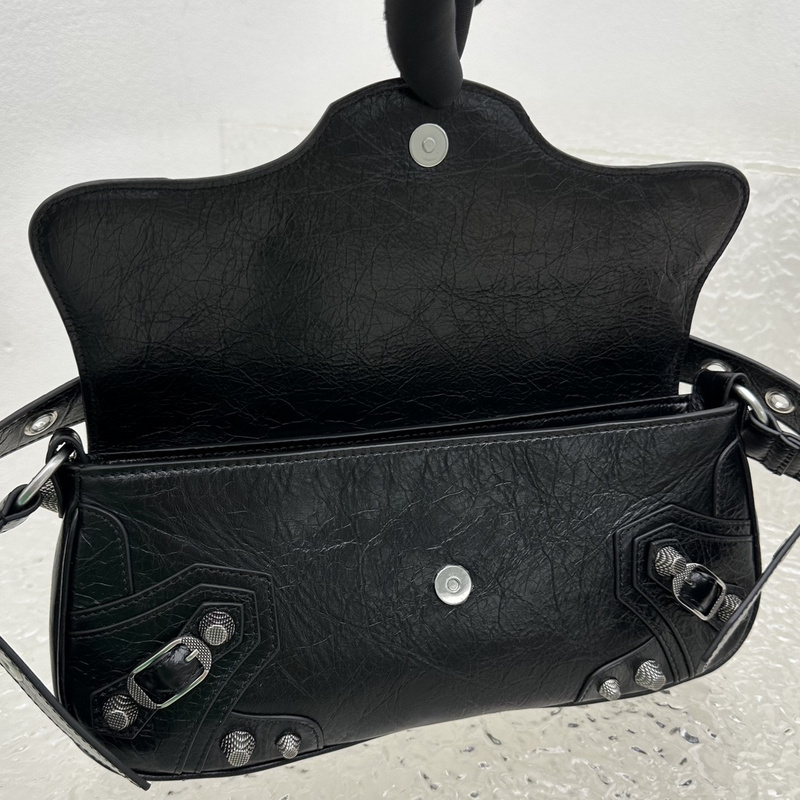 Balenciaga bags Balen﹡ciaga 𝐋𝐞 𝐂𝐚𝐠𝐨𝐥𝐞 𝐒𝐥𝐢𝐧𝐠 𝐁𝐚𝐠 8204