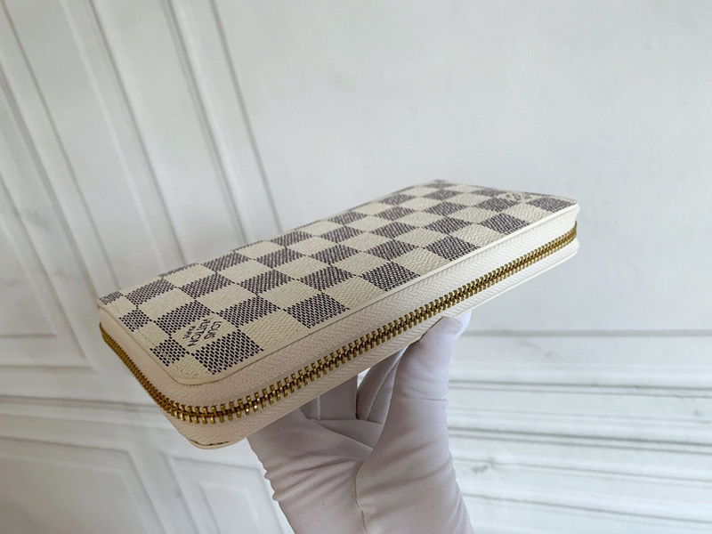 LV ZIPPY WALLET M60017(32FA)