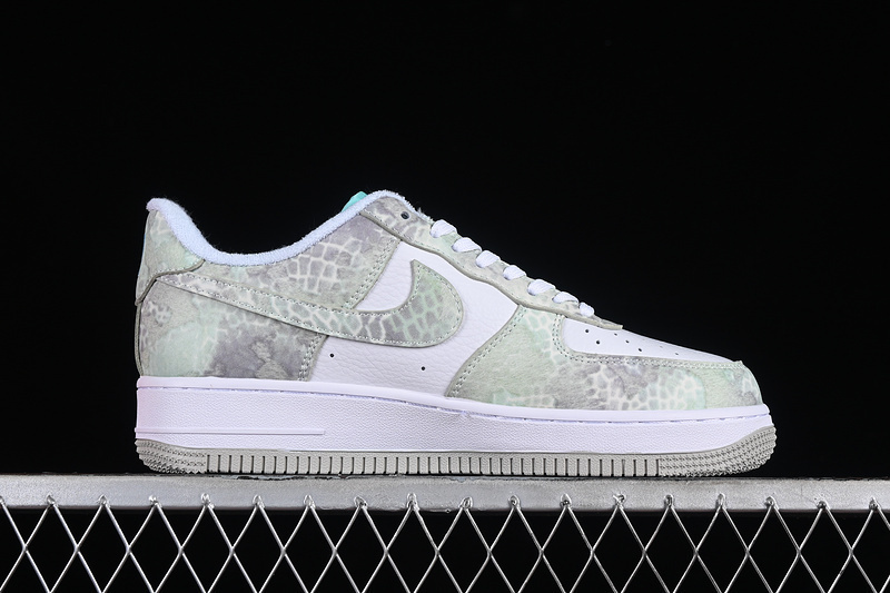 air force 1 340 CV1724 109 AIR FORCE 1 07 LOW YEAR OF THE DRAGON WHITE GREEN WOMAN 36 39 MAN