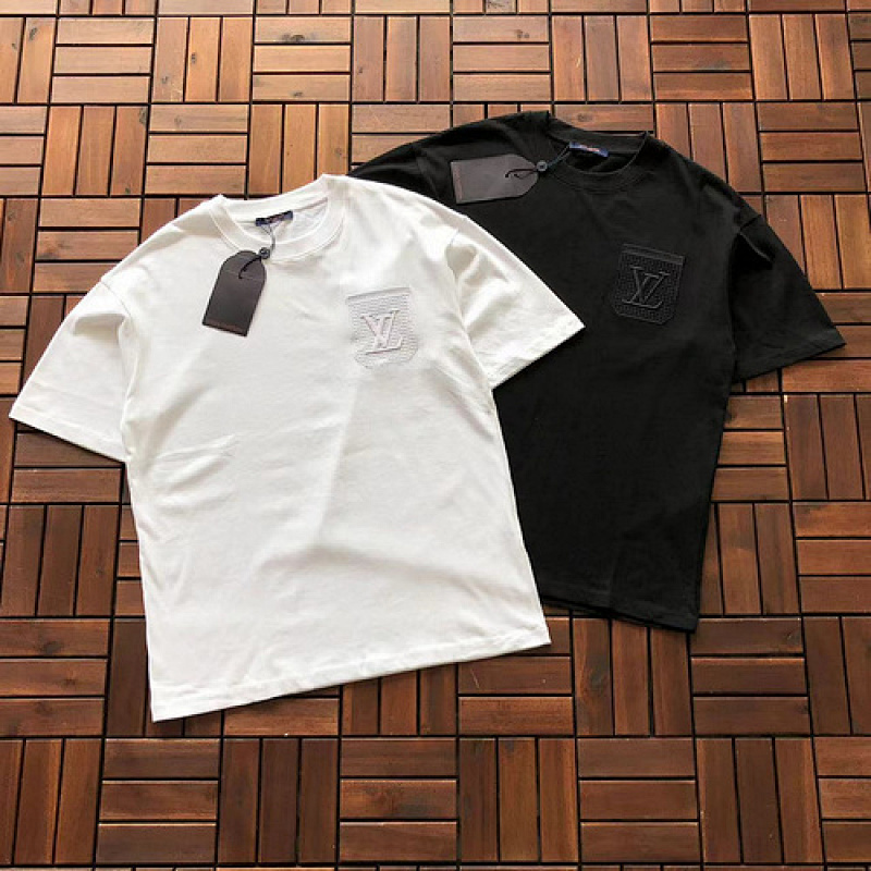 t shirts .138 L T SHIRT 11031068 im 168cm 55kg i wear size XS in the phot D086