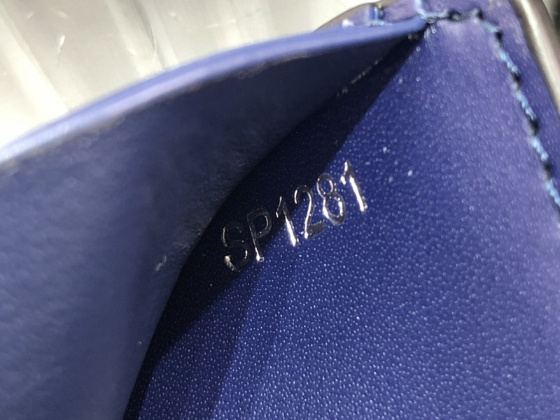 LV SLENDER WALLET M81404(8AA4)