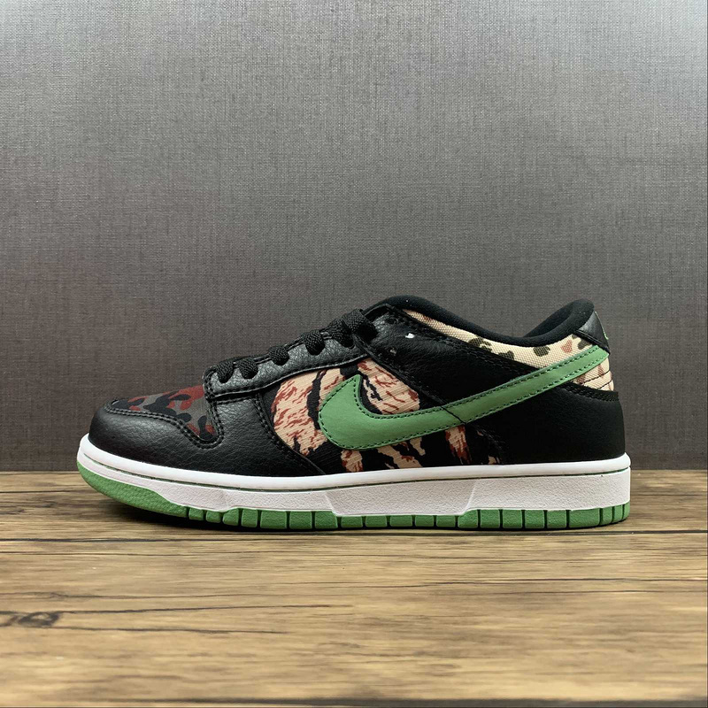 dunk 320 DH0957 001 SB DUNK LOW BLACK MULTI CAMO BLACK OIL GREEN WOMAN 36 39 MAN 40 45 8FB4