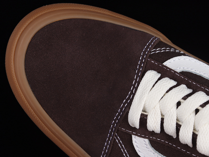 [VN0A5KRSCHC]-[OLD SKOOL BLACK∕WHITE∕GUM]-[WOMAN︰35-39]-[MAN︰40-44](C31C)