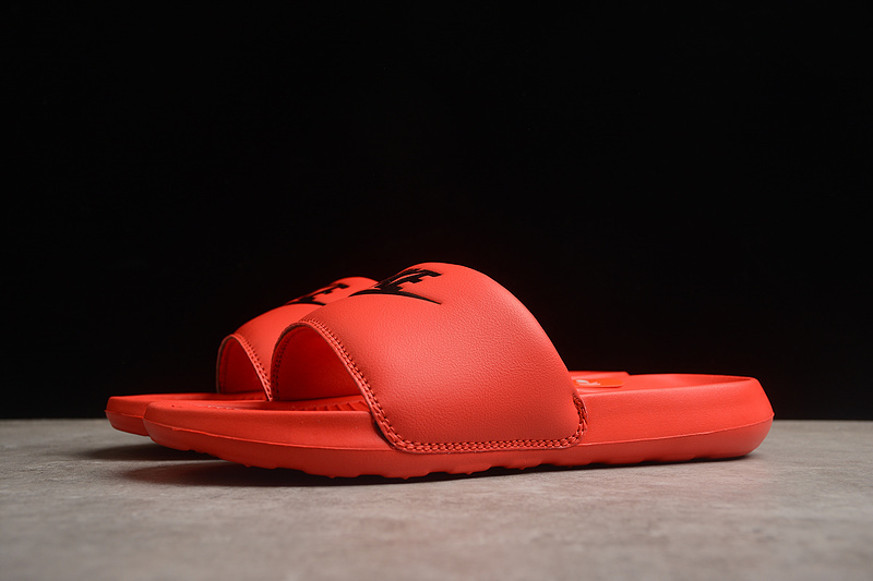 Sandal 【200】[CN9675-600]-[SB BENASSI VICTORI ONE SLIDE UNIVERSITY RED∕BLACK]-[WOMAN︰36-