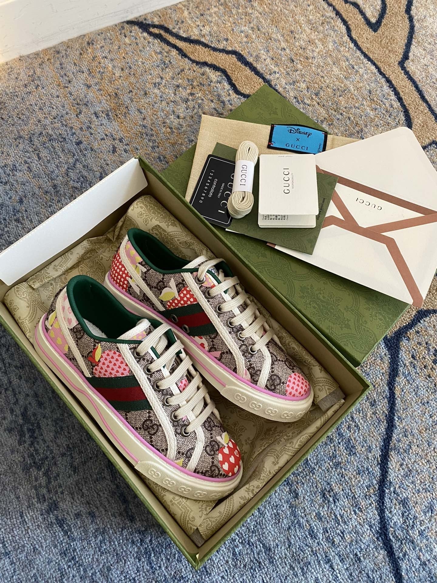 GUCCI SHOES Women's Gucci Les Pommes sneaker 664212(150 usd)(1FB2)