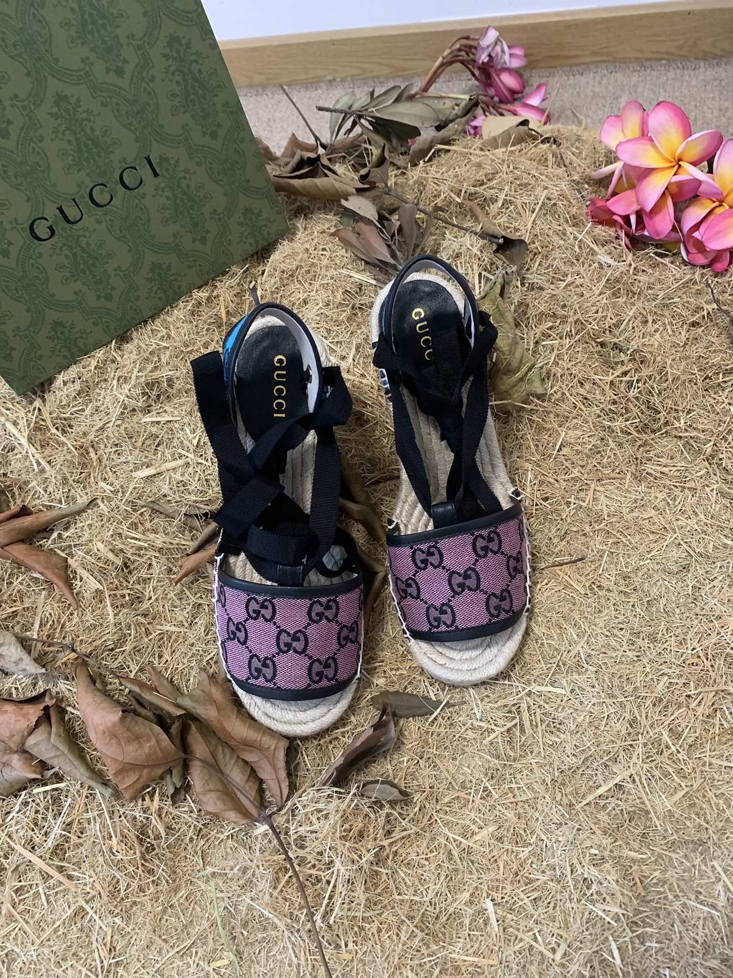 GUCCI SHOES Gucci women's GG Multicolor platform espadrille 659725(150 usd)(C160)