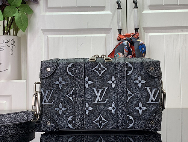 shoulder bag Lv SOFT TRUNKB298