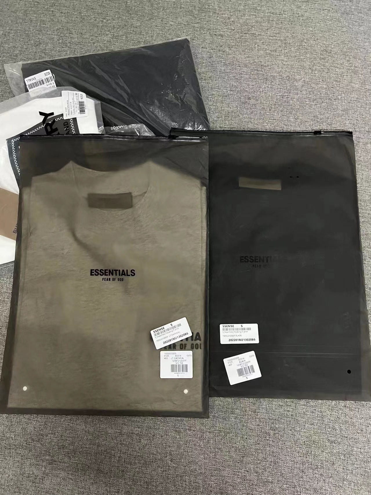 Fear of God FOG315 Fear of God Essential 2022 Black Flocking T-shirt(6FB2)