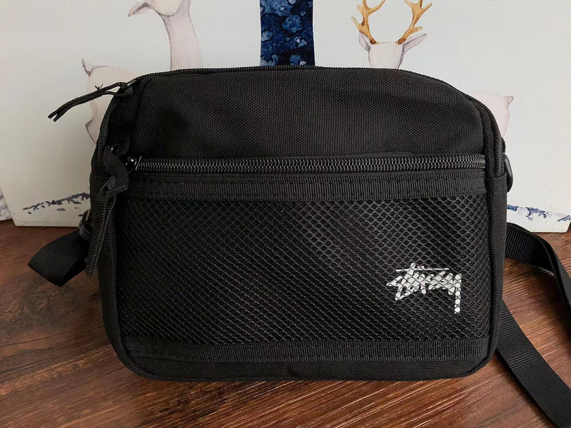. 75 STUSSY BAG 17 25 8 832257 2C6E