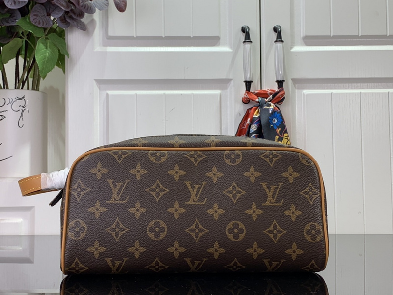 purses LV Toilet bag m466964C28