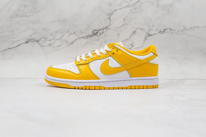 dunk 380 CU1726 901 SB DUNK LOW LASER ORANGE WHITE LASER ORANGE WOMAN 36 39 MAN 40 47 C130