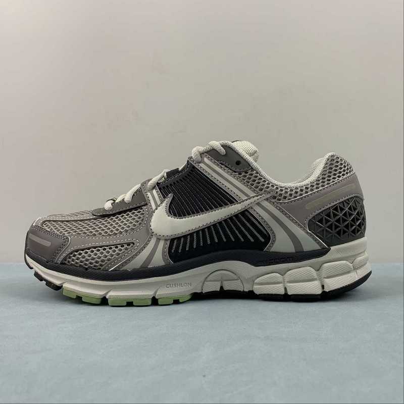 nike zoomx invincible run flyknit3 Zoom Vomero 5 FB8825 001 36 458BF5