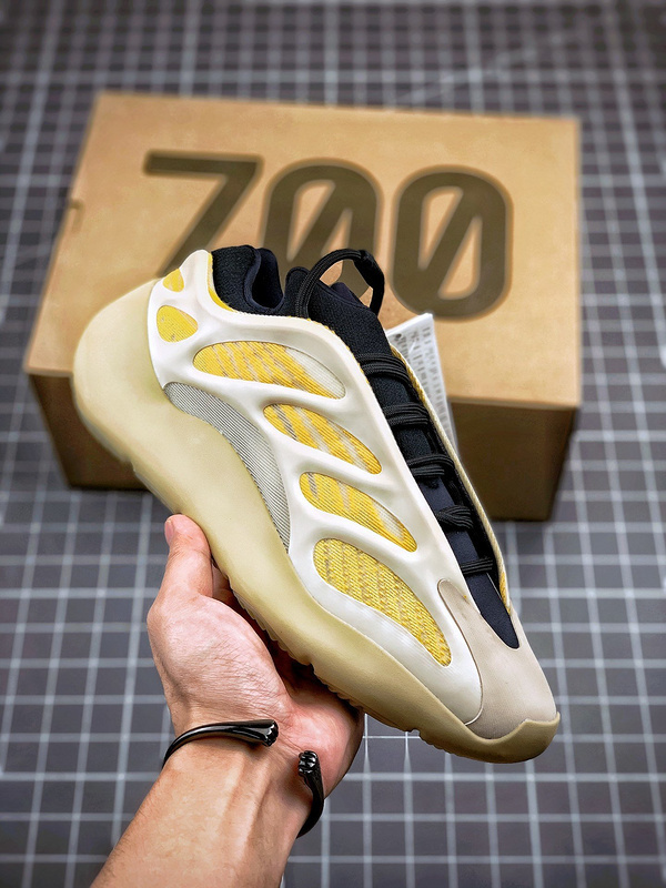 yeezy 700 500 G54853 YEEZY 700 V3 SRPHYM BEIGE BLACK YELLOW WOMAN 36 39 MAN 40 47 A561