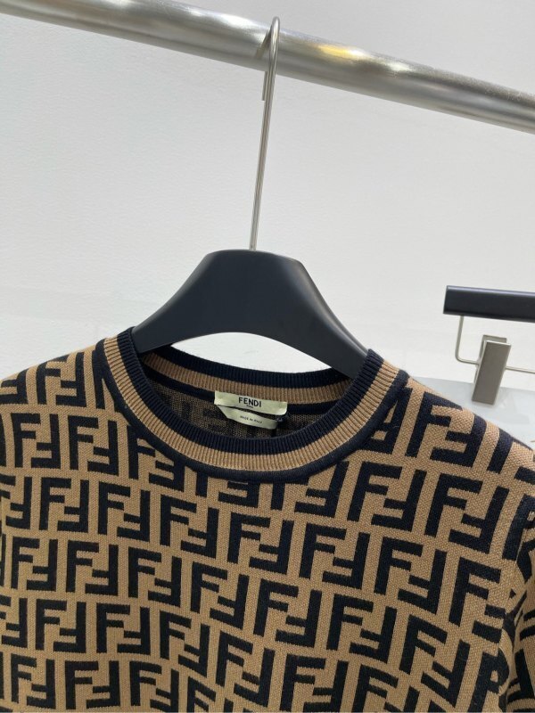 Fendi Women clothes -FENDI 0104CB97