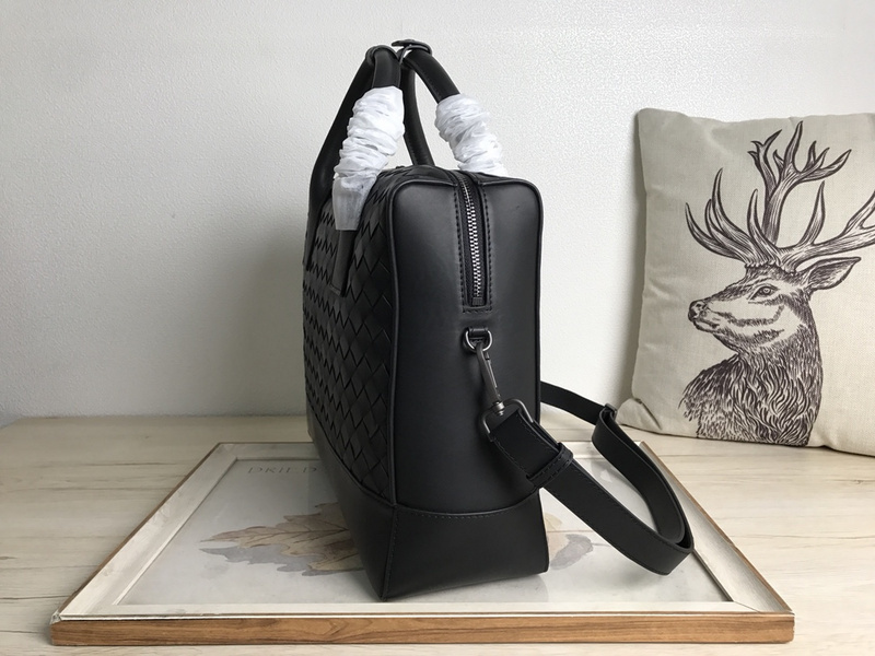 BV bags B-V INTRECCIATO VN MESSENGER BAG(A879)