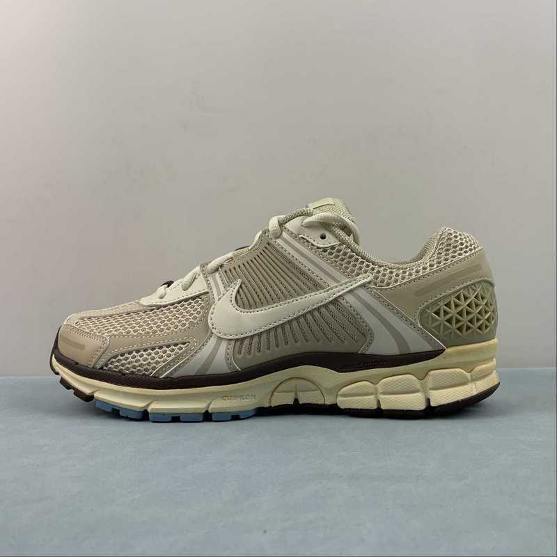 nike zoomx invincible run flyknit3 Zoom Vomero 5 FB8825 111 36 45FF2D