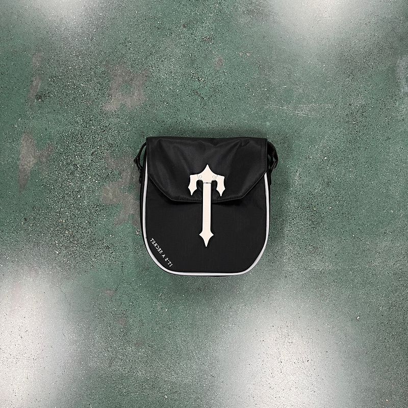 trapstar 129 COBRA T BAG BLACK REFLECTIVE C4D5