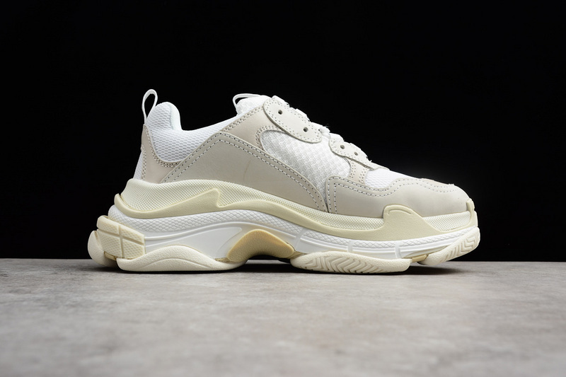 triple s 483513W06F19000 TRIPLE S SNEAKER DADSHOE BEIGE WOMAN 35 39 MAN 40 45 OG00250 C0AC