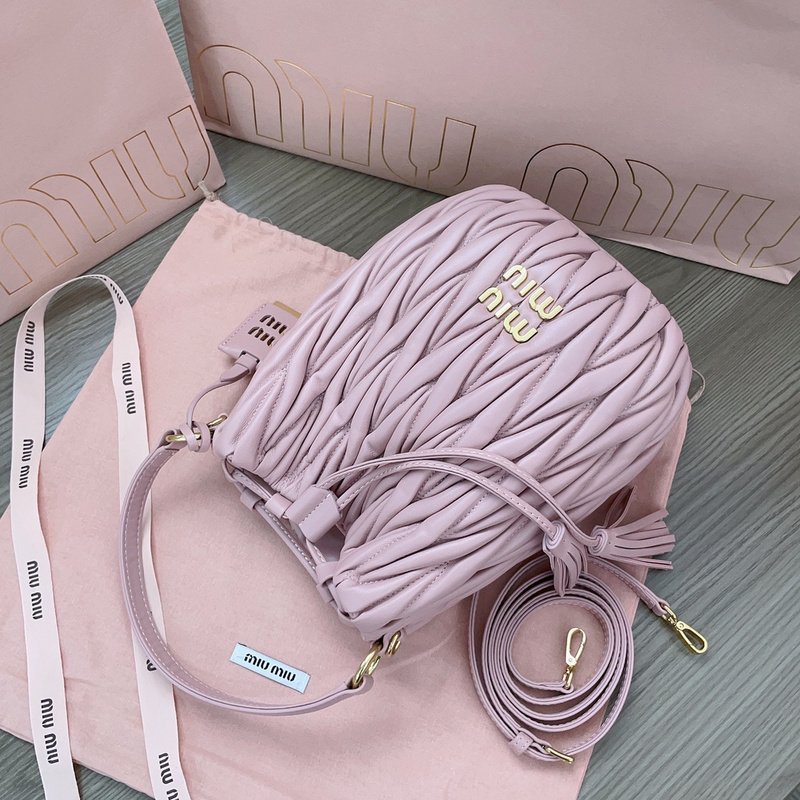 miu miu Miu miu Matelasse bag4B08