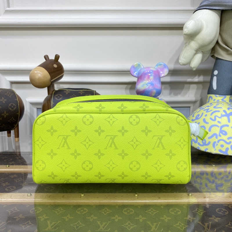 Dopp Kit toilet pouch M10144(180usd)(54FE)