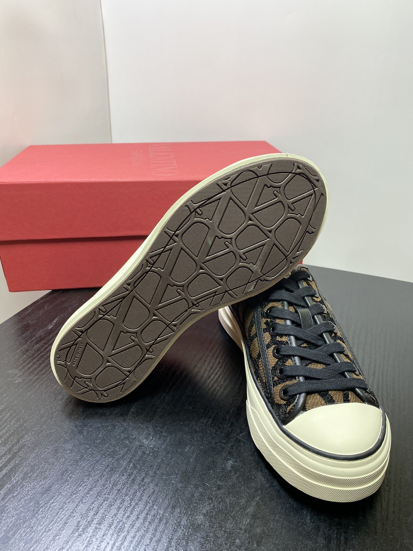 valentino shoes /sneakers-188