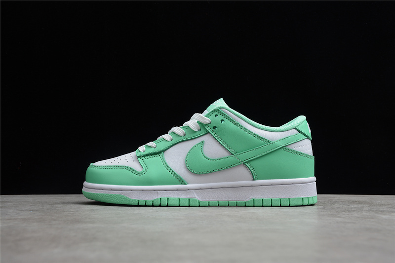 dunk 300 DD1503 105 SB DUNK LOW GREEN GLOW WHITE GREEN GLOW WHITE WOMAN 36 39 7EBB