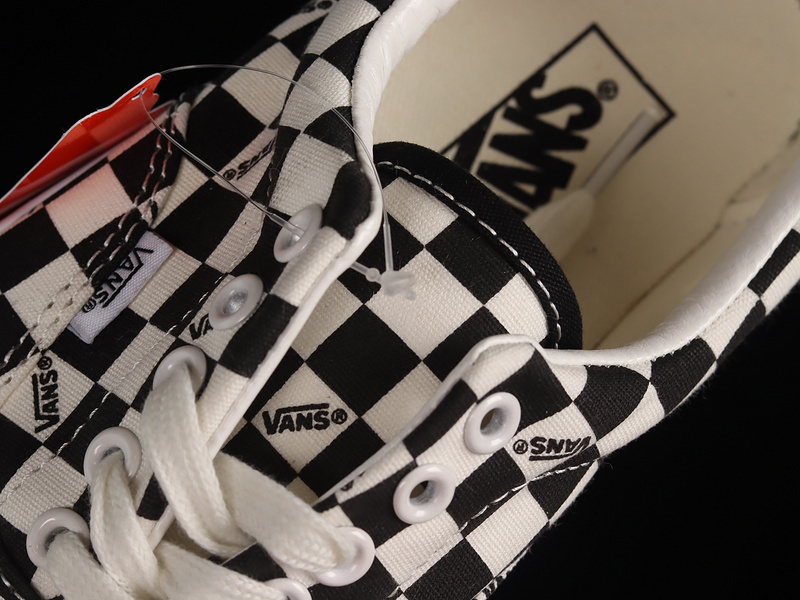 [VN0A4BTOVLV]-[ERA STACKED WHITE∕BLACK]-[WOMAN︰35-39]-[MAN︰40-44](3477)