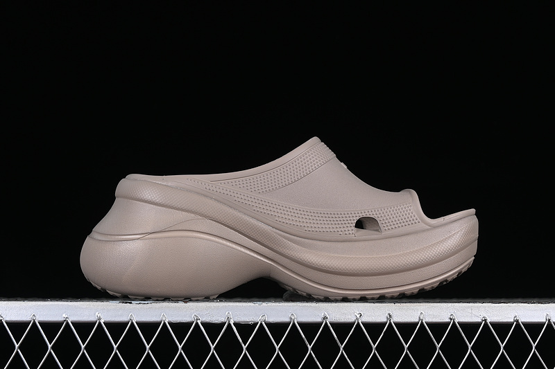 Sandal 【270】[W1S8E2500]-[BA﹡LEN﹡CIAGA POOL CROCS BROWN]-[WOMAN︰36-40] 584E