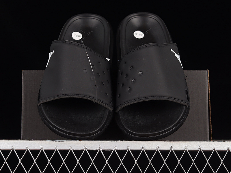 Sandal 【200】[DC9835-060]-[AIR JORDAN PLAY SLIDE BLACK∕PHOTON DUST∕OFF NOIR∕UNIVERSITY R