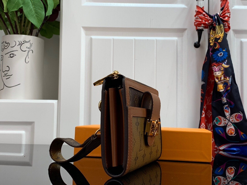 LV DAUPHINE WALLET M69162(CC50)