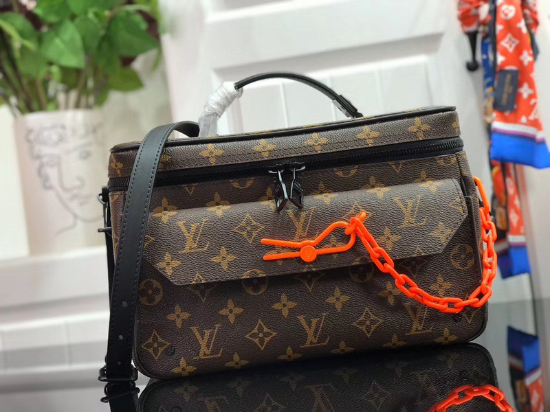 louis vuitton LV Shoulder bag M611181E13