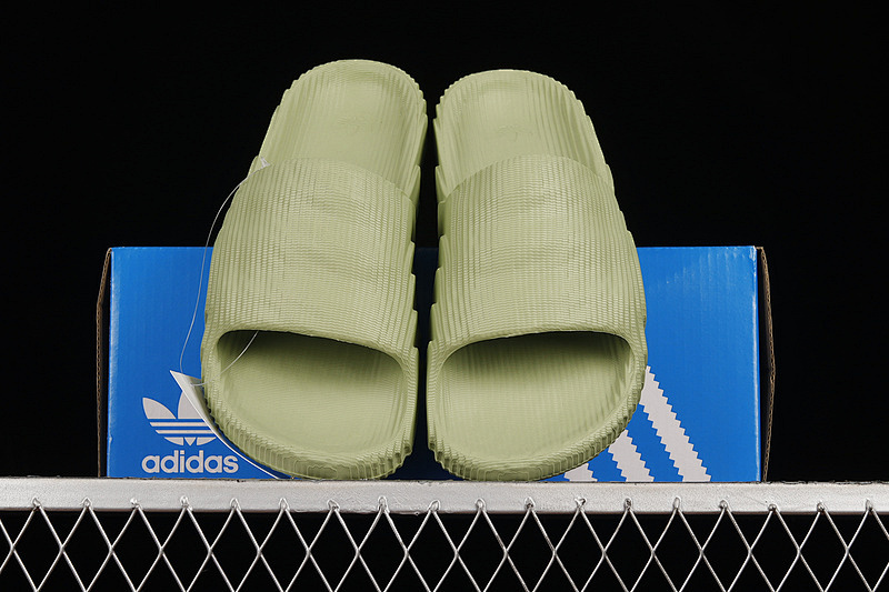 Sandal 【220】[GX6946]-[ADILETTE 22 SLIDES MAGIC LIME∕MAGIC LIME∕MAGIC LIME]-[WOMAN︰36-39