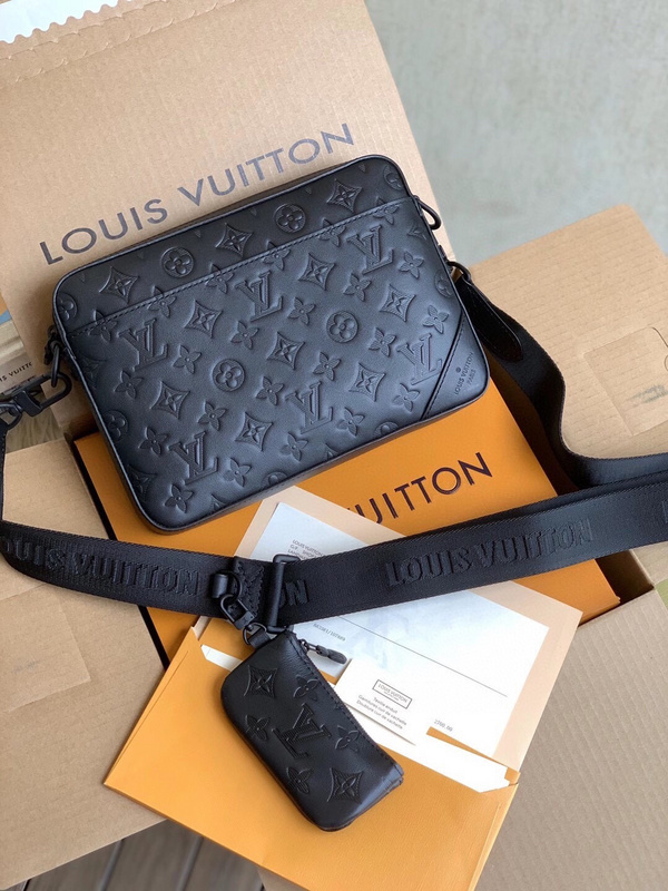 shoulder bag LOUIS VUITTON TRIO MESSENGER bag for menB141